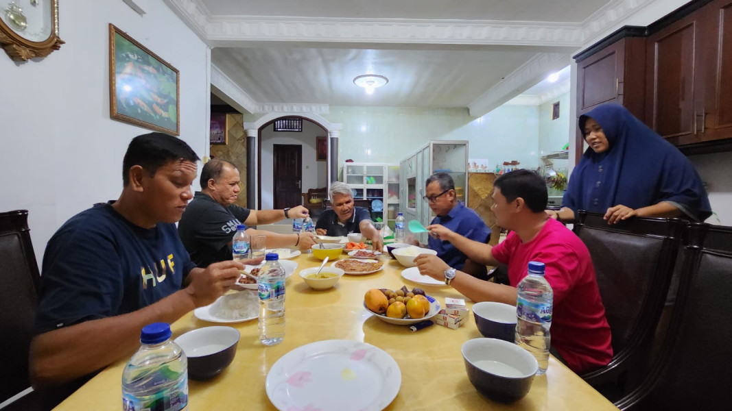 Silaturahim ke Kediaman Sukarmis di Muaro Sentajo, Yopi Arianto: Beliau Seperti Orang Tua Saya