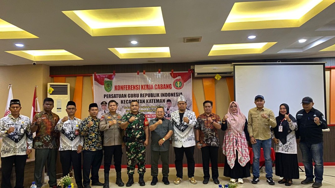 Wakili Camat Kateman, Muhammad Ashari Buka Konfercab Pertama PGRI Kecamatan Kateman