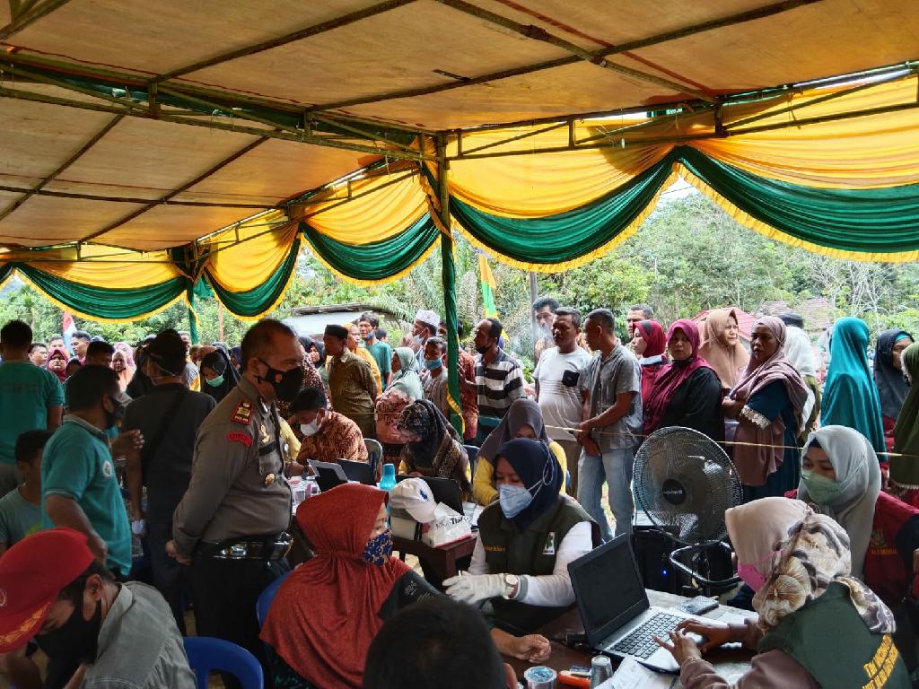 Warga Kabupaten Kampar Tetap Antusias Ikuti Vaksinasi Covid-19, Hari ini Capai 14.734 Orang