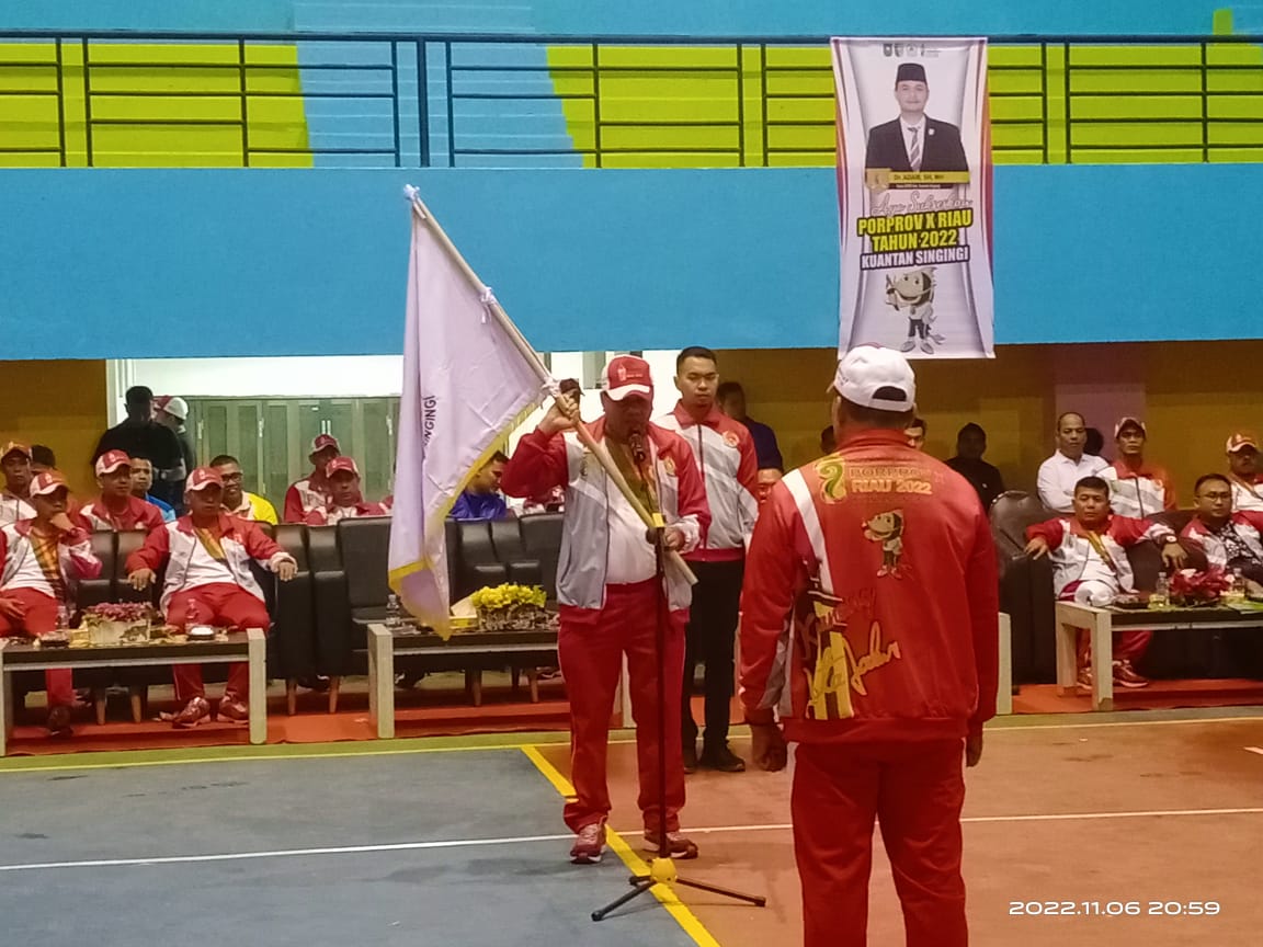 Kukuhkan dan Lepas Kontingen Porprov Kuansing Suhardiman Saatnya Bagi Atlet Kuansing  Unjuk Prestasi