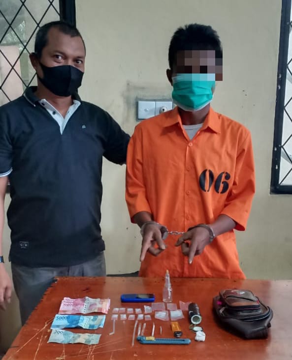 Polsek Tapung Kembali Tangkap Pelaku Narkoba Bersama Belasan Paket Shabu Siap Edar