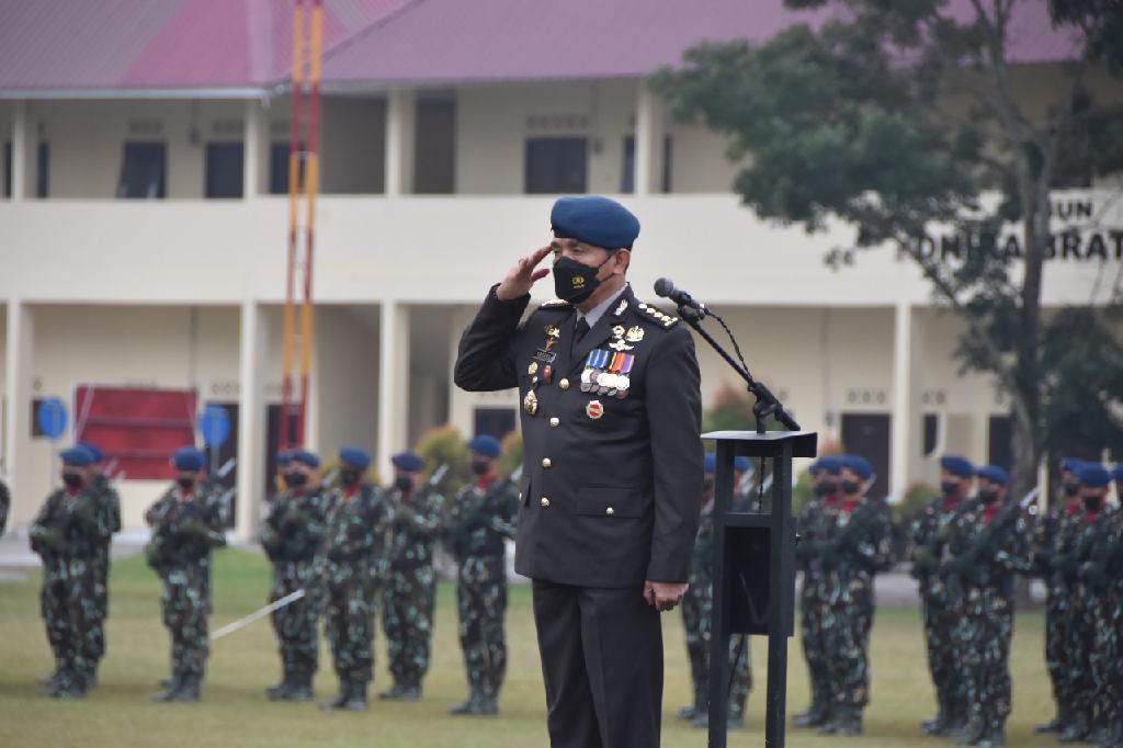 Personel Brimob Riau Ikut Upacara HUT Kemerdekaan RI ke 77 di Berbagai Tempat