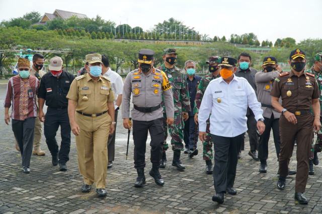 Pastikan Pilkada Aman dan Damai, Kapolda Riau Bersama Forkopimda Tinjau TPS di Rohul dan Dumai