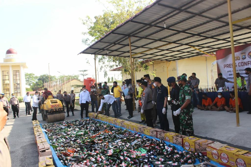 Danyon B Pelopor Hadiri Pemusnahan BB Narkotika, Miras dan Knalpot Brong di Mapolres Rohil