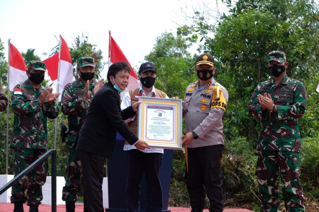 Kapolda Riau Terima Promoter Reward Penanganan Karhutla Dari LEMKAPI