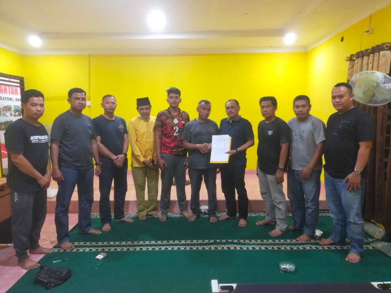 Polsek Kuantan Mudik Lakukan Musyawarah Guna Selesaikan Masalah Tindak Pidana Pengrusakan Di Kelurahan Pasar Lubuk Jambi