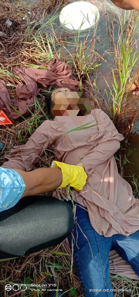 Leher Wanita Digorok dan Ditemukan Mengapung di Sungai Paku