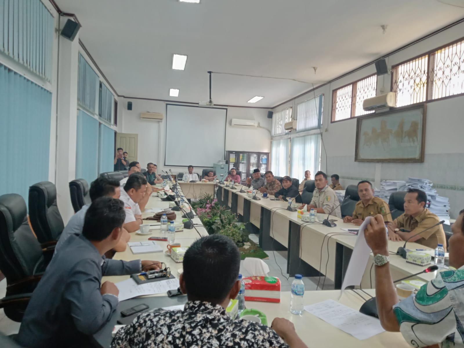 Puluhan Tahun Tidak Ada Peningkatan Jalan Poros Di Desa  Sungai Langsat, DPRD Kuansing Hearing PT. CRS