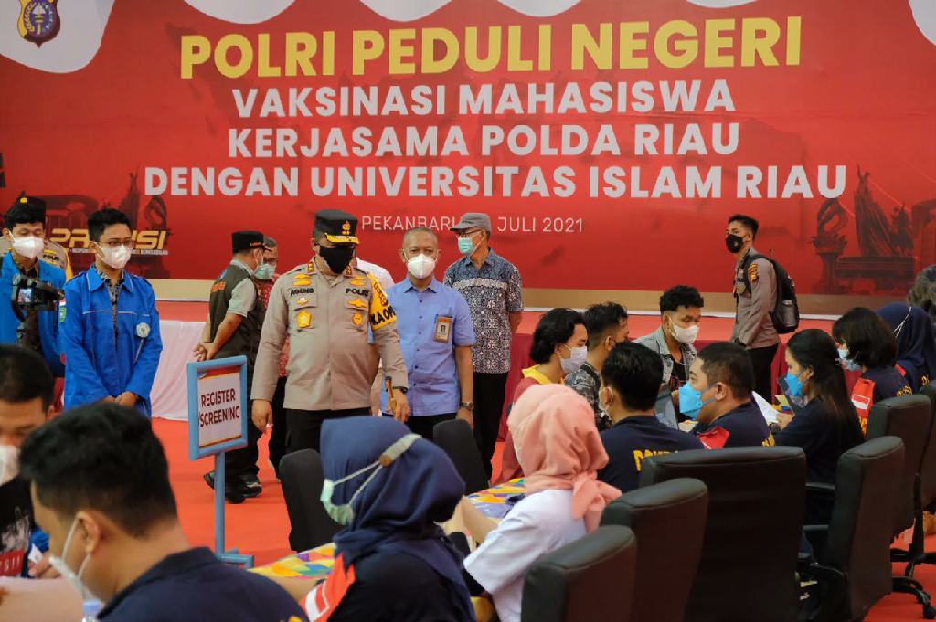 Polda Riau Gandeng UIR Gelar Vaksinasi Bagi Mahasiswa dan Civitas Akademika