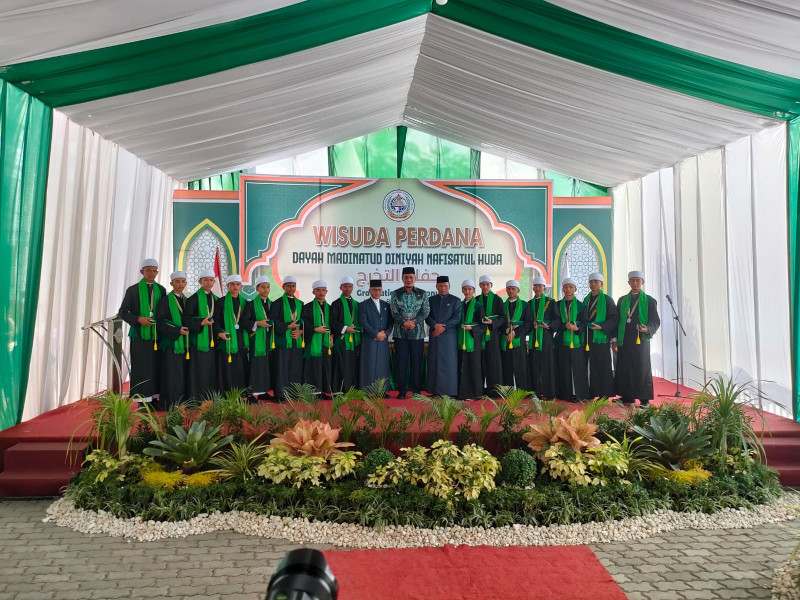 Wisuda Perdana Santri Dayah Madinah Lhoksukon PJ. Bupati Aceh Utara Beri Apresiasi
