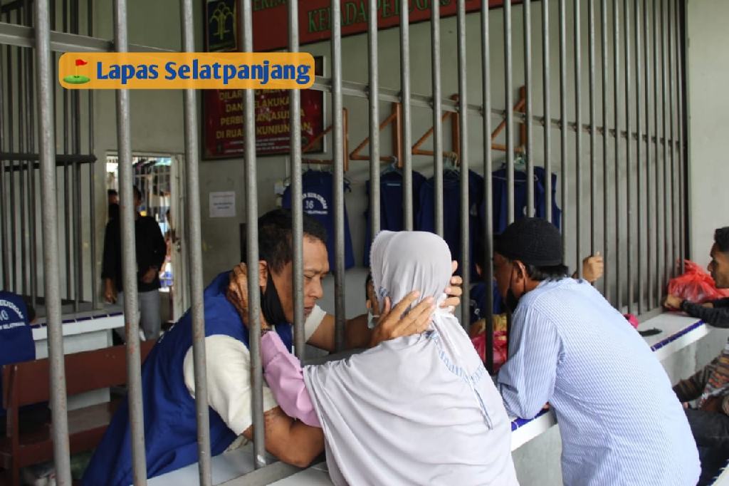 2 Tahun Terpisah Akibat Pandemi, Inilah Momen Haru Warga Binaan di Riau Bersua Keluarganya