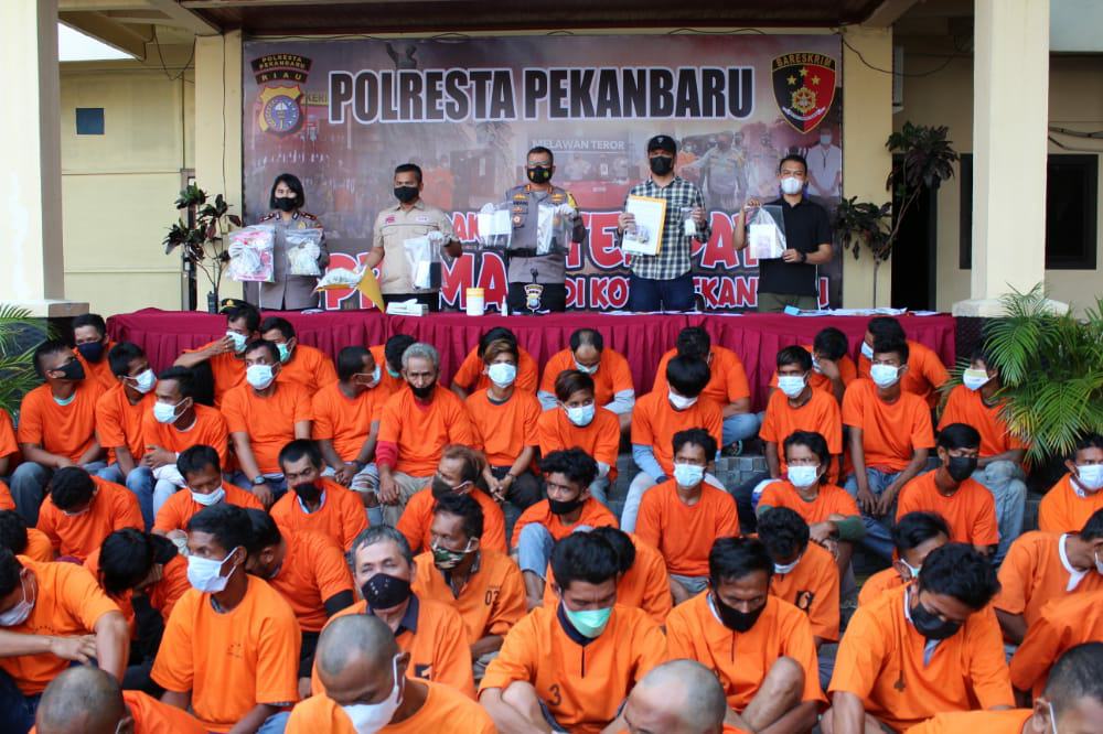 79 Preman Berikut BB Sajam dan Pistol Mainan Diamankan Polresta Pekanbaru 