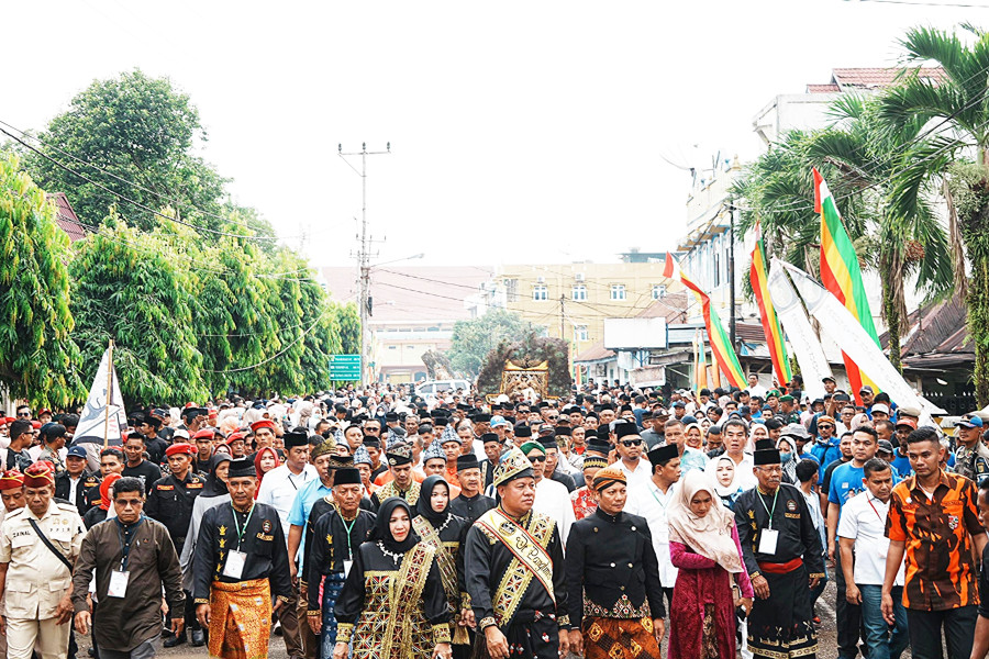 Ribuan Pendukung Pasangan Suhardiman Muklisin  Mengantarkan Ke KPU Kuansing  Bentuk Kepuasan Masayarakat Kuansing Terhadap Bupati Suhardiman Amby