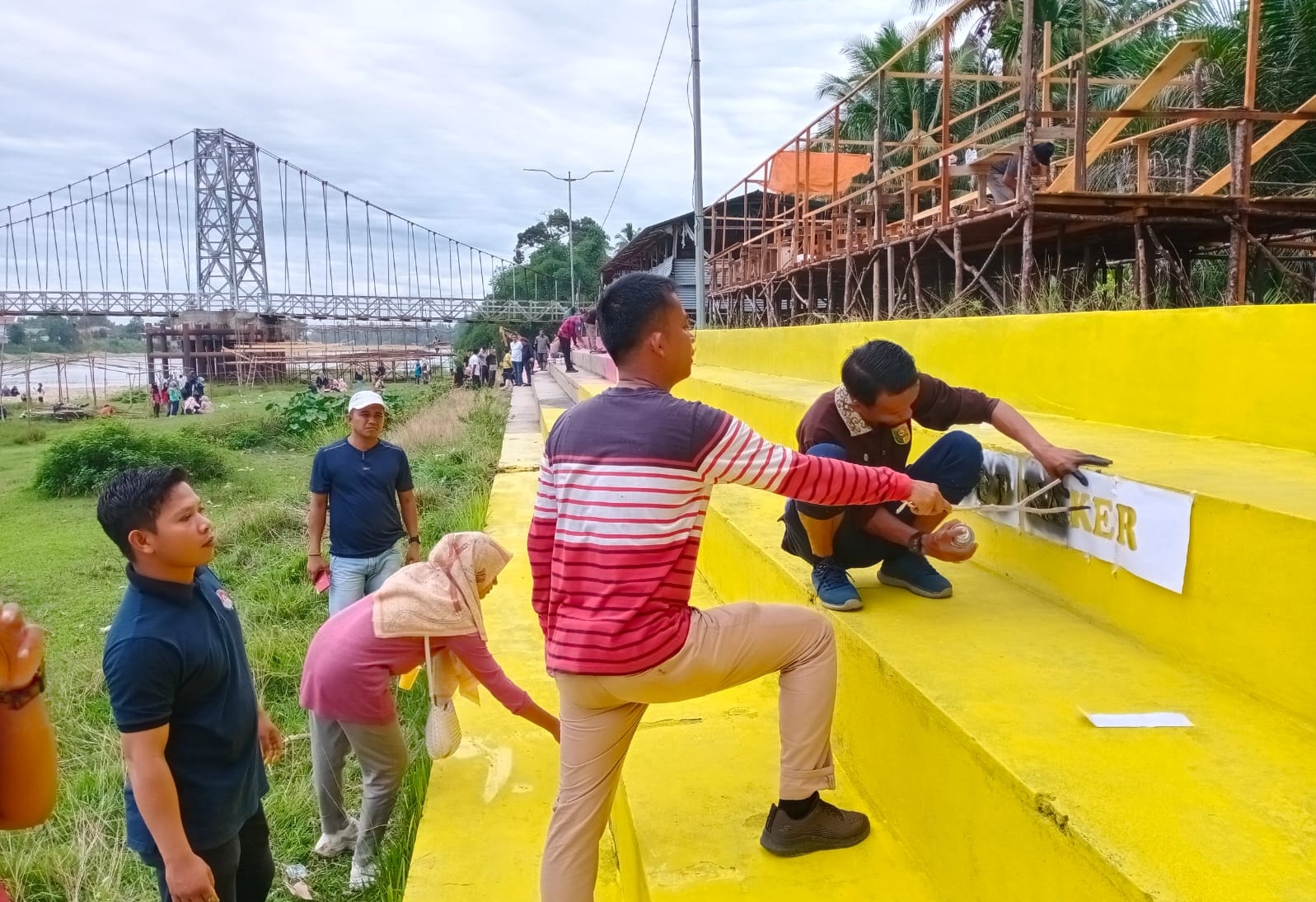 Jelang Pacu Jalur, Tepian Narosa Bersolek Tunggu Jutaan Penonton