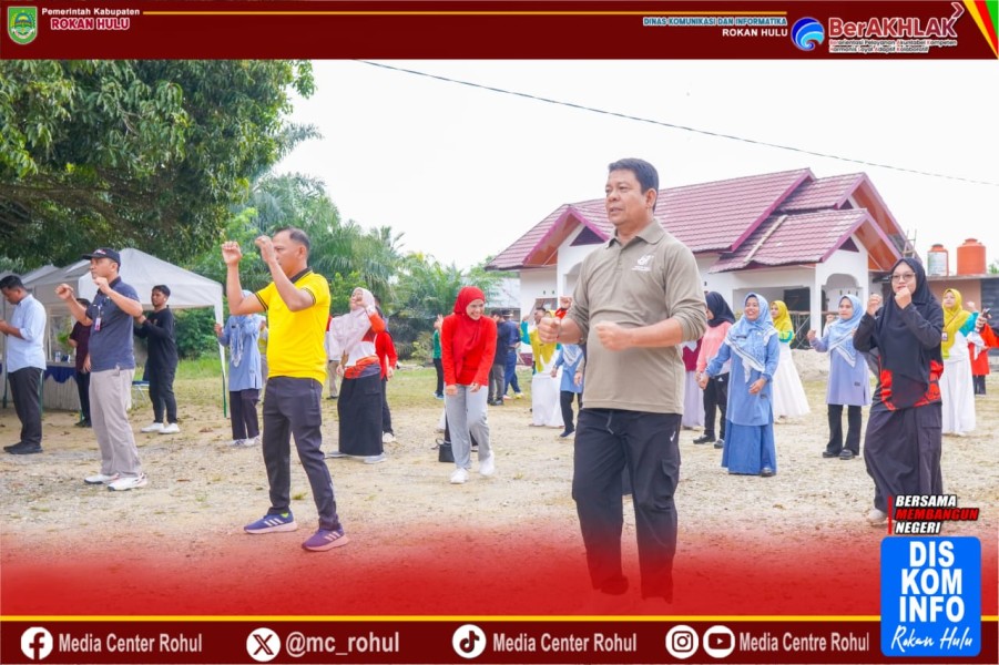 Senam Sehat dan Pembagian Sembako Warnai Kepedulian Pemkab Rohul di Kepenuhan Hulu