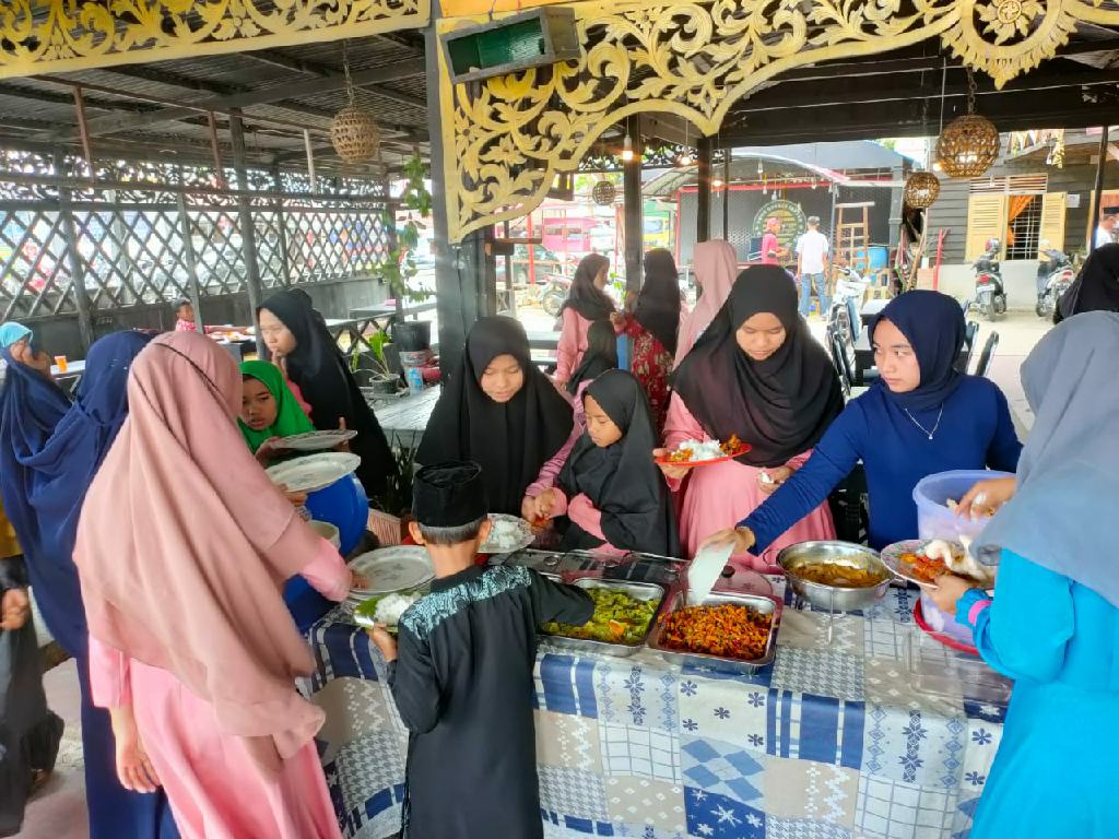 Jelang Ramadhan, Berbagi Makan Siang Gratis dari Satreskrim Polres Kampar Tetap Berlanjut