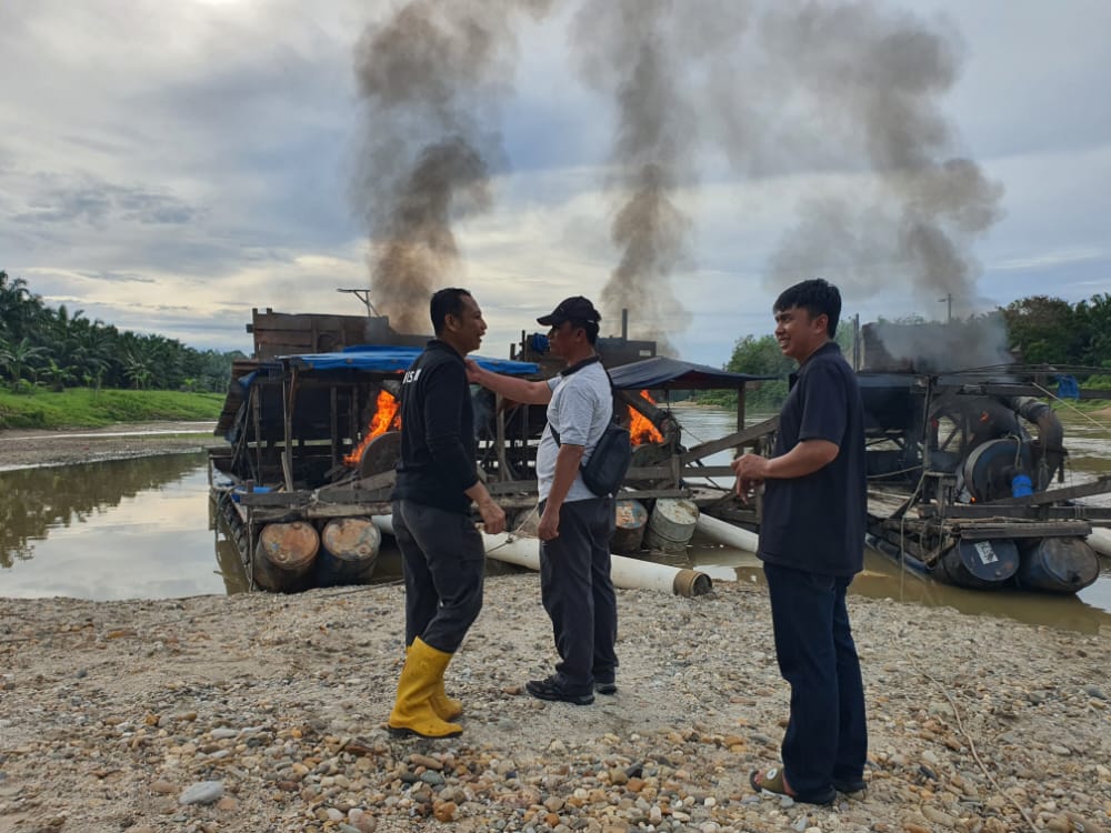 Tertibkan PETI, Kapolres Kuansing  AKBP Rendra Oktha Dinata, SIK, M.Si Terjun Langsung Ke Lokasi.