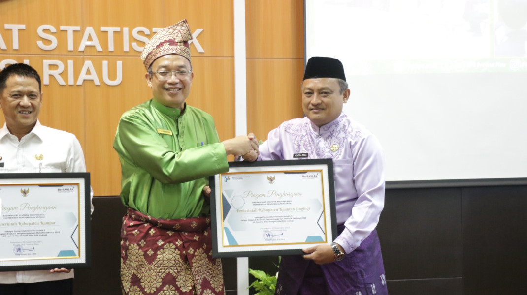 Di Penghujung Tahun Kominfo Kuansing Rengkuh Penghargaan Dari BPS Riau