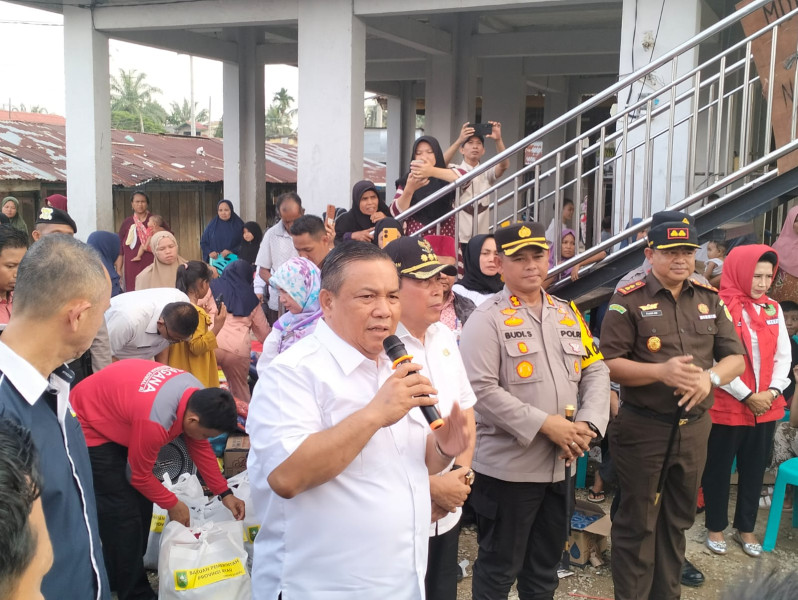 Bupati Rohul Dampingi PJ. Gubri Kunjungi Warga Korban Kebakaran Di Desa Langkitin