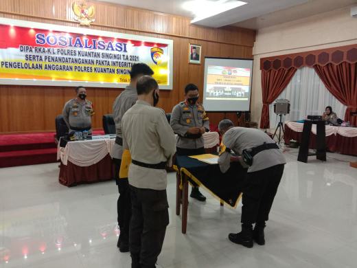 Kapolres Pimpin Penandatanganan Pakta Integritas Pengelolaan DIPA RKA-KL Polres Kuansing TA. 2021
