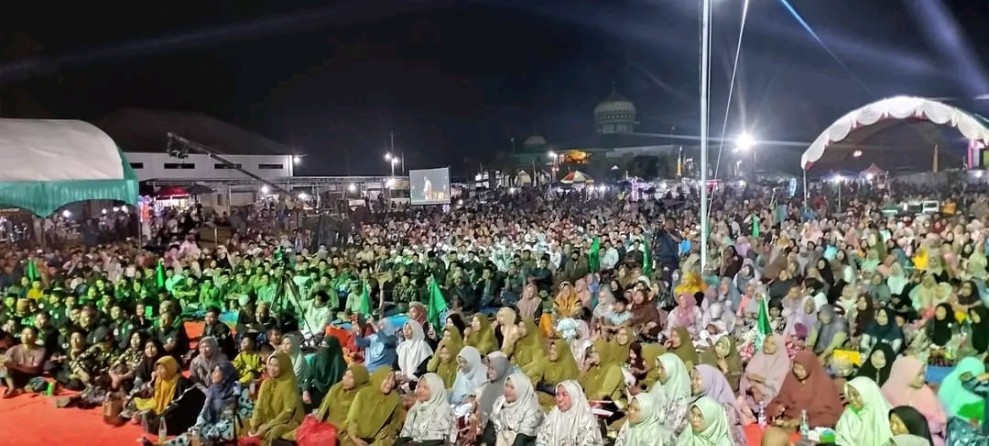 Ratusan Jamaah Padati Tabligh Akbar Titian Resak, Bupati Inhu Pastikan Umroh Gratis Berlanjut