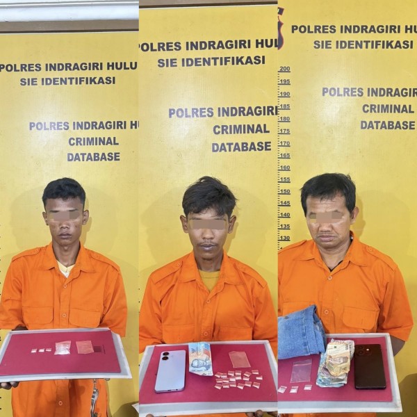 Satres Narkoba Polres Inhu Angkut Tiga Tersangka Dari Desa Pekan Heran, Puluhan Paket Sabut Ditemukan