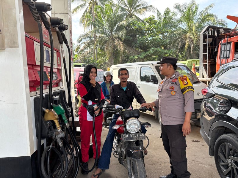 Polsek Jajaran Polres Kuansing Siaga di SPBU, Distribusi BBM Dipastikan Aman dan Kondusif