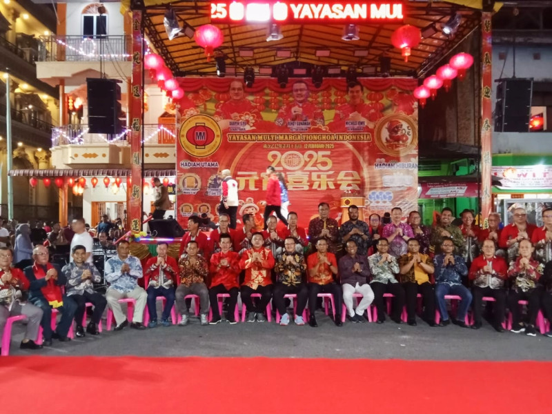 Dihadiri Wabup Sulaiman, Malam Cap Go Meh di Bagansiapiapi Dimeriahkan Pawai Lampion