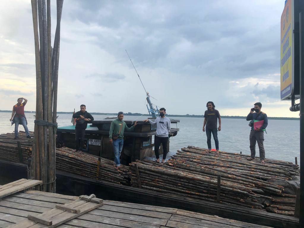 Penangkapan TP Illegal Logging di Perairan Merbau, 3.200 Batang Kayu Bakau Diamankan