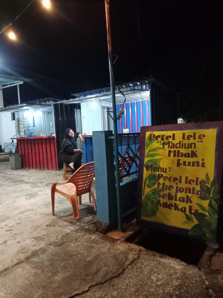 UMKM Kuliner Pecel Lele Mbak Funi  Ramaikan Desa Tasik Juang, Inhu