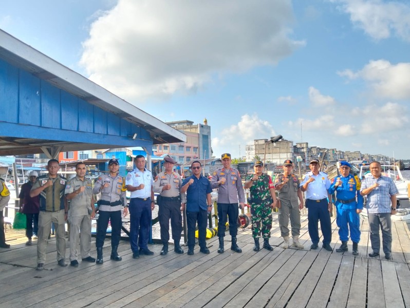 Kapolsek Kateman Pantau Arus Mudik di Pelabuhan Sungai Guntung, Pastikan Keamanan Nataru 2025