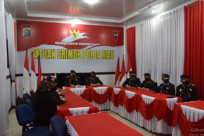 Personel Brimob Riau Ikuti Upacara Peringatan Hari Kesaktian Pancasila Secara Virtual 