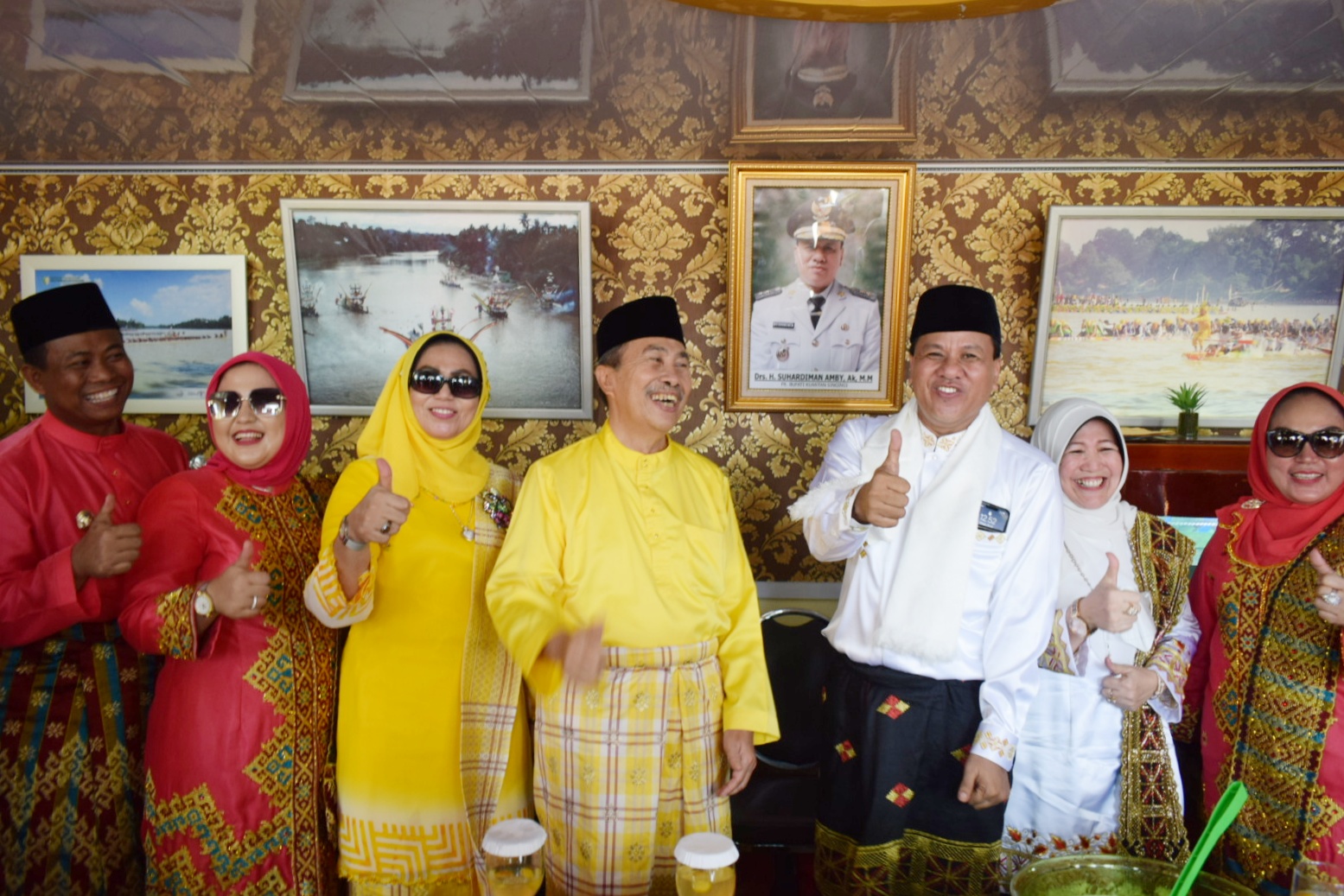 Tinjau Stand Pameran Kuansing Gubri Apresiasi Batik Dan Kuliner Kuansing