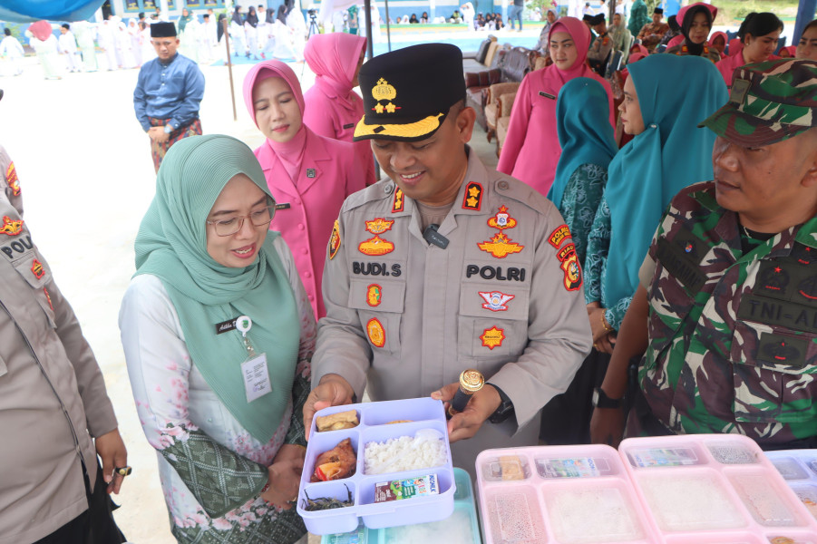Polres Rohul Gelar Program Makan Bergizi Gratis Di Dua Sekolah Dasar, Dukung Kesehatan Anak