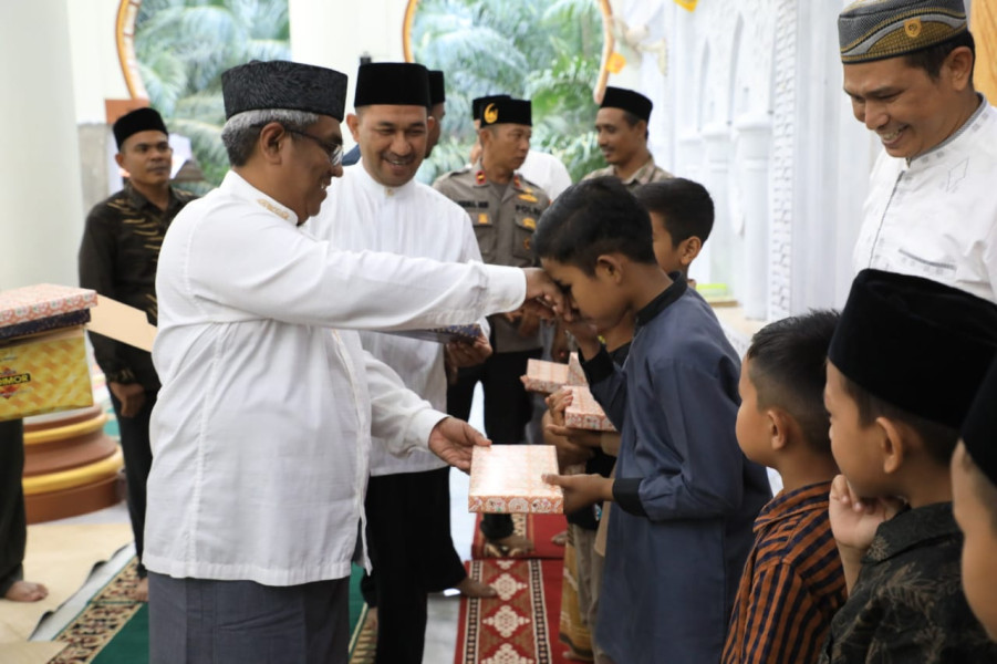 Pj Bupati Aceh Utara Mahyuzar Awali Safari Ramadhan dan Melihat Petani Cabe Merah Di Kecamatan Nisam