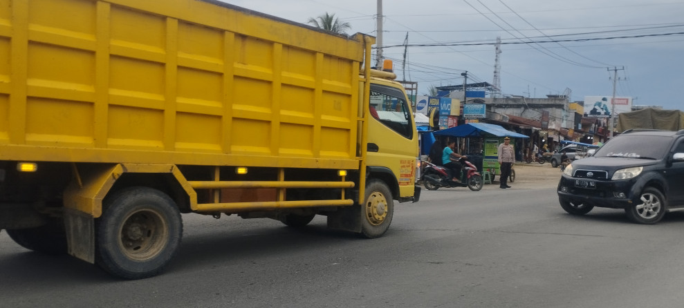 Personil Polsek Seberida Pengamanan Ngabuburit di Titik Rawan Kemacetan, Jelang Berbuka Puasa