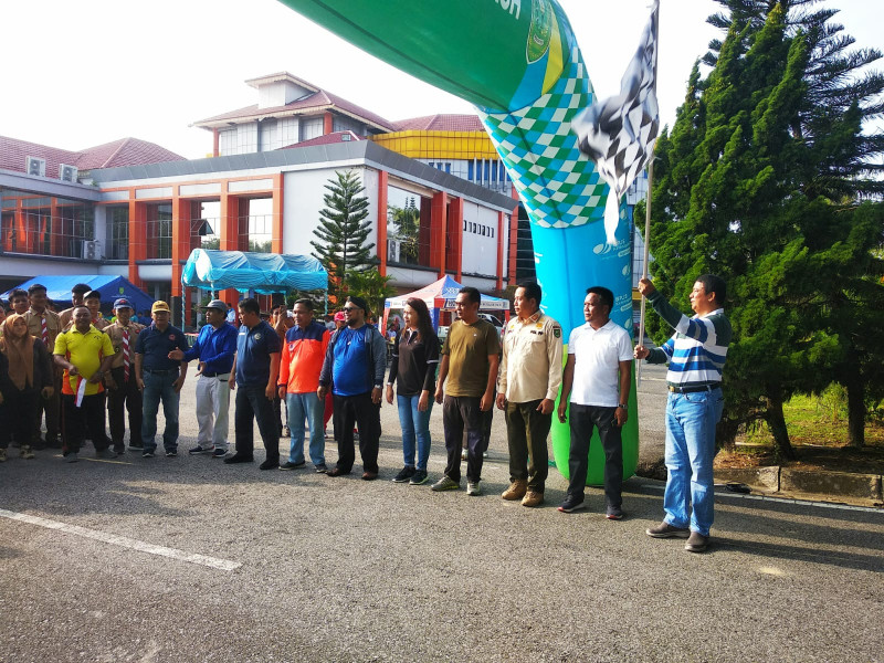 Wakili Bupati, Hendrizal Lepas Jalan Santai HUT Koperasi Nasional ke-76