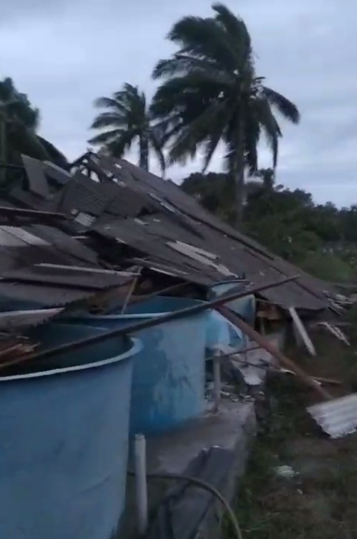 Waduh! Akibat Angin Kencang  Hacri BBI di Sepempang Kabupaten Natuna  Roboh