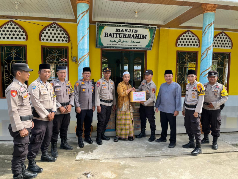 Polsek Tembilahan Hulu Gelar Tali Asih Jumat Berkah