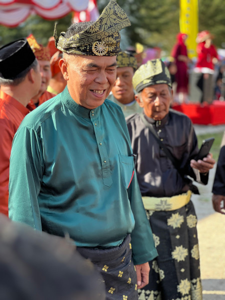 Bupati Natuna Beri Kesempatan Masyarakat Tampilkan Seni Masing-masing Suku