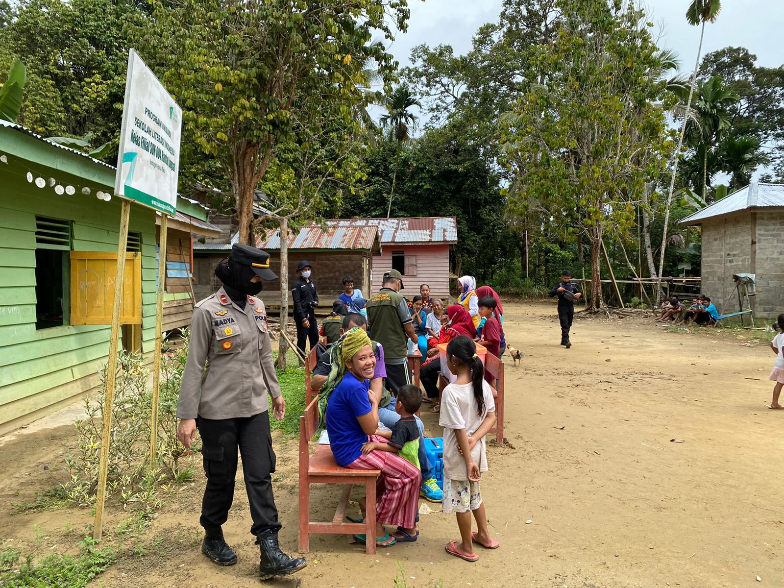 Tempuh Perjalanan Air, Puluhan Warga Rantau Langsat Divaksinasi Covid-19