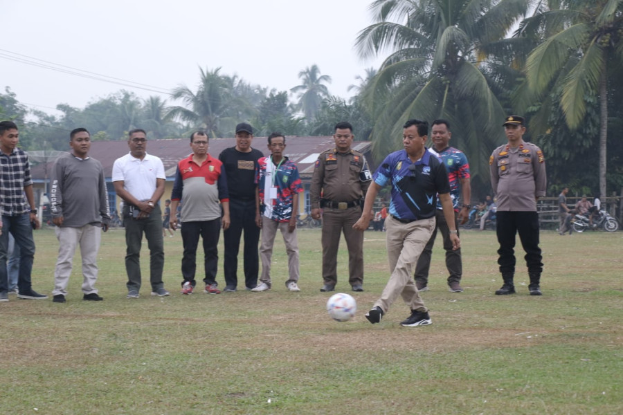 Buka Turnamen Sepakbola Di Simandolak Bupati Diharapkan Lahir Talenta Sepakbola Profesional