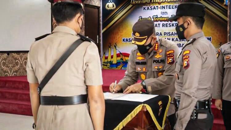 Kapolresta Pekanbaru Pimpin Upacara Sertijab Kasat Intelkam Dan Kasat ...