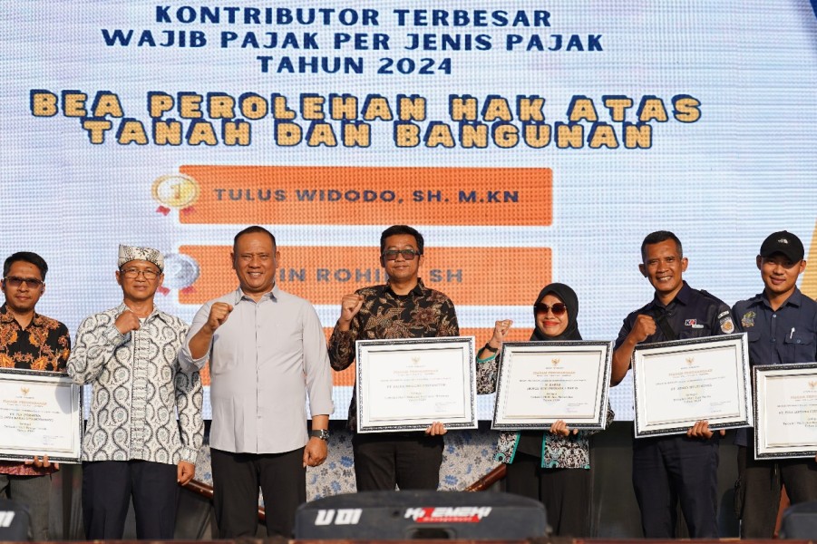 Taat bayar pajak, PDC raih penghargaan dari Bapenda Indramayu