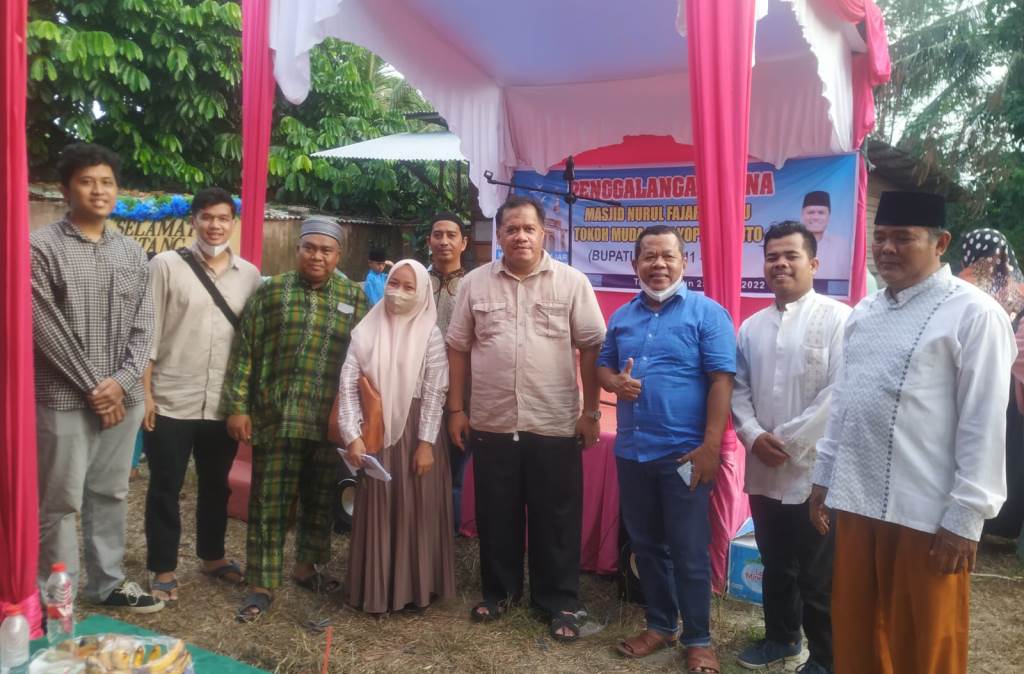 Serahkan Bantuan Pembangunan Masjid, Masyarakat Kampar Doakan Yopi Arianto Pimpin Riau