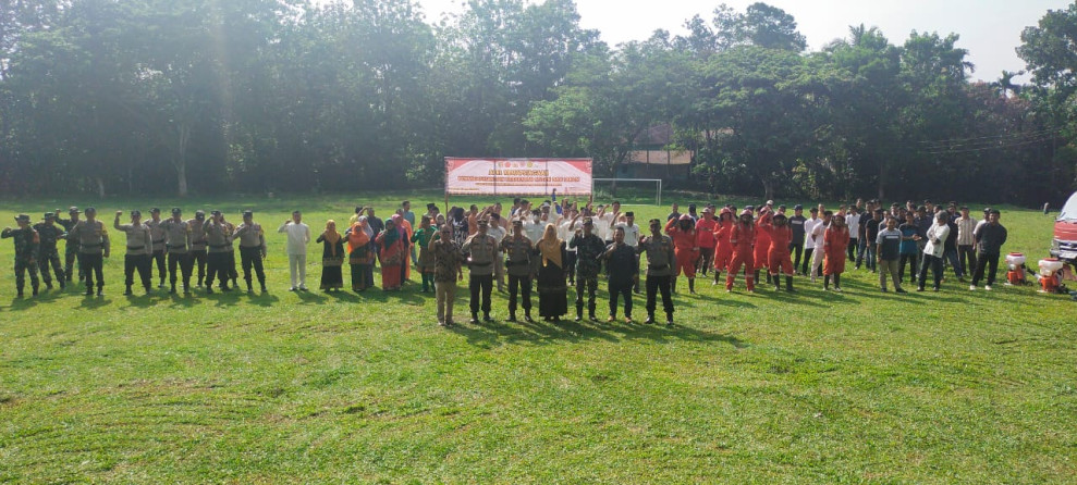 Kapolsek Kuantan Mudik Hadiri Apel Kesiapsiagaan Penanganan Karhutla Di Halaman Kantor Camat Kuantan Mudik