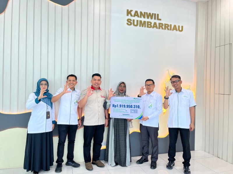 BPJS Ketenagakerjaan Tembilahan Serahkan Santunan Rp1,9 Miliar kepada Karyawan PT TH Indo Plantations