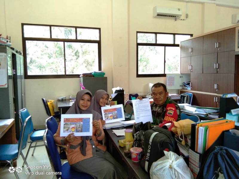 HUT TNI ke 74, Babinsa Koramil 01/Rengat Sosialisasi Lomba Karya Tulis Tingkat Nasional