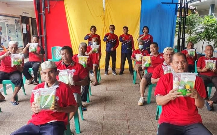 Tim Medis Lapas Bagan Laksanakan Senam dan Bagikan Paket Sehat Bagi WBP Lansia