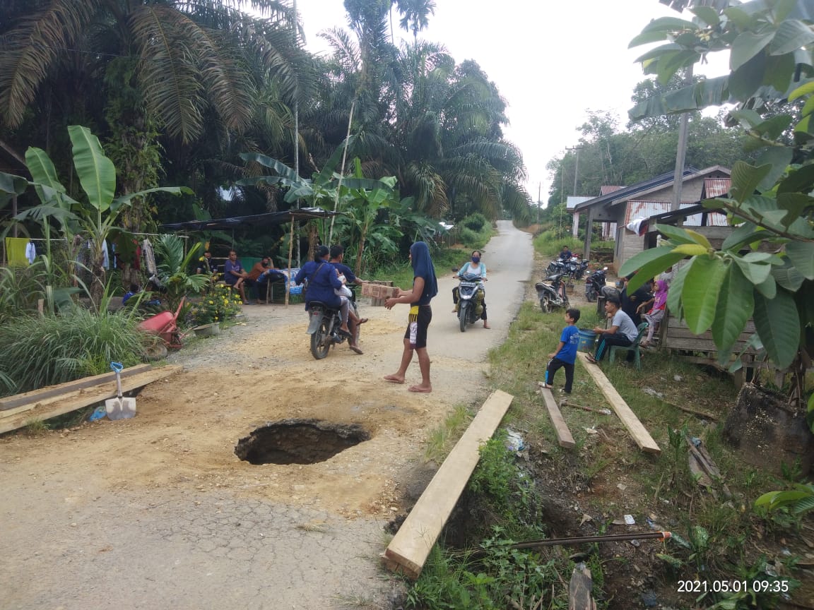 Jalan Penghubung Empat Desa di Batang Gansal, Inhu Nyaris Putus
